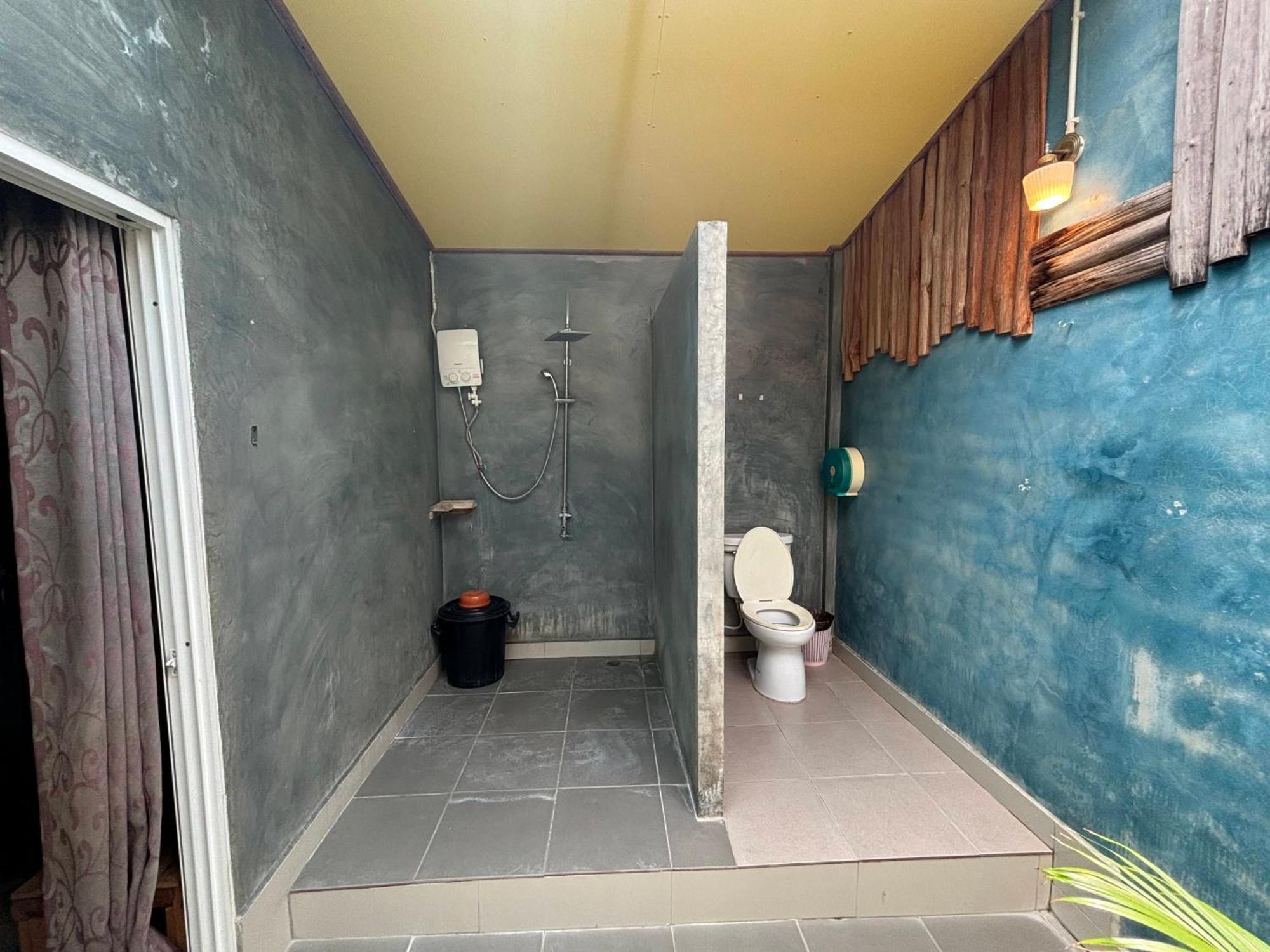 Revolution Kanchanaburi Adventure Hq Ban Chuk Kum Exterior foto